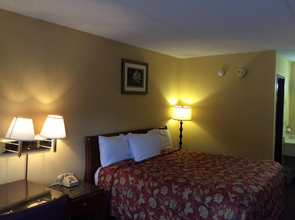 Days Inn By Wyndham York Alabama Esterno foto